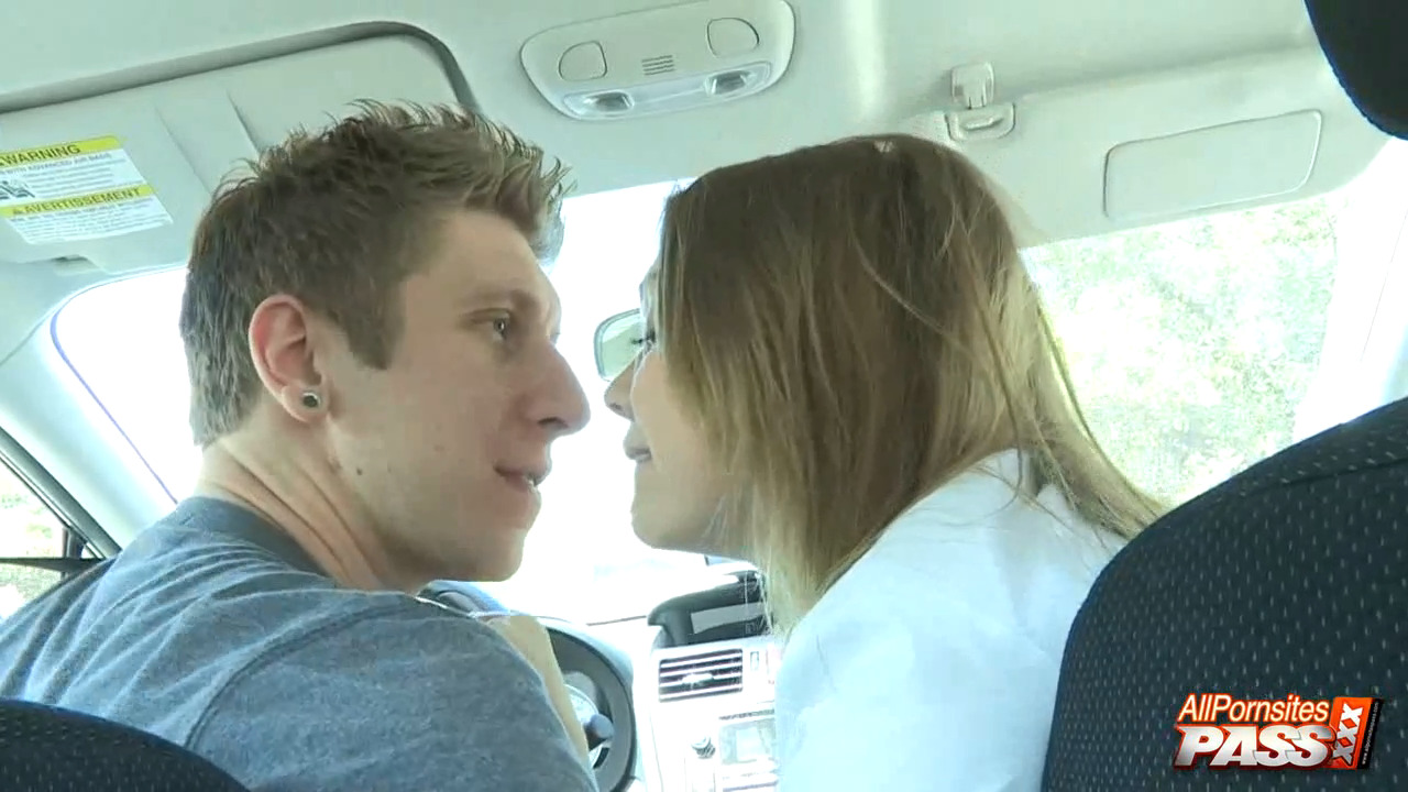 Jessie spreads her pussy wide:Jessie Andrews Intense Hardcore Performance
